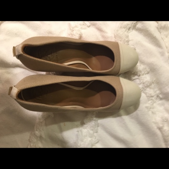 Tory Burch Wedges Size 9.5 Tan with Cream leather - Picture 2 of 4